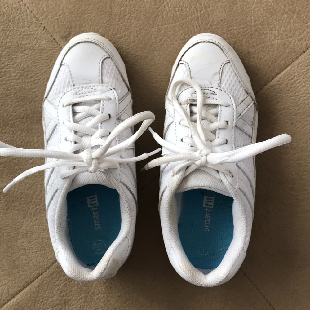 Girls white cheerleading sneakers size 13 1/2